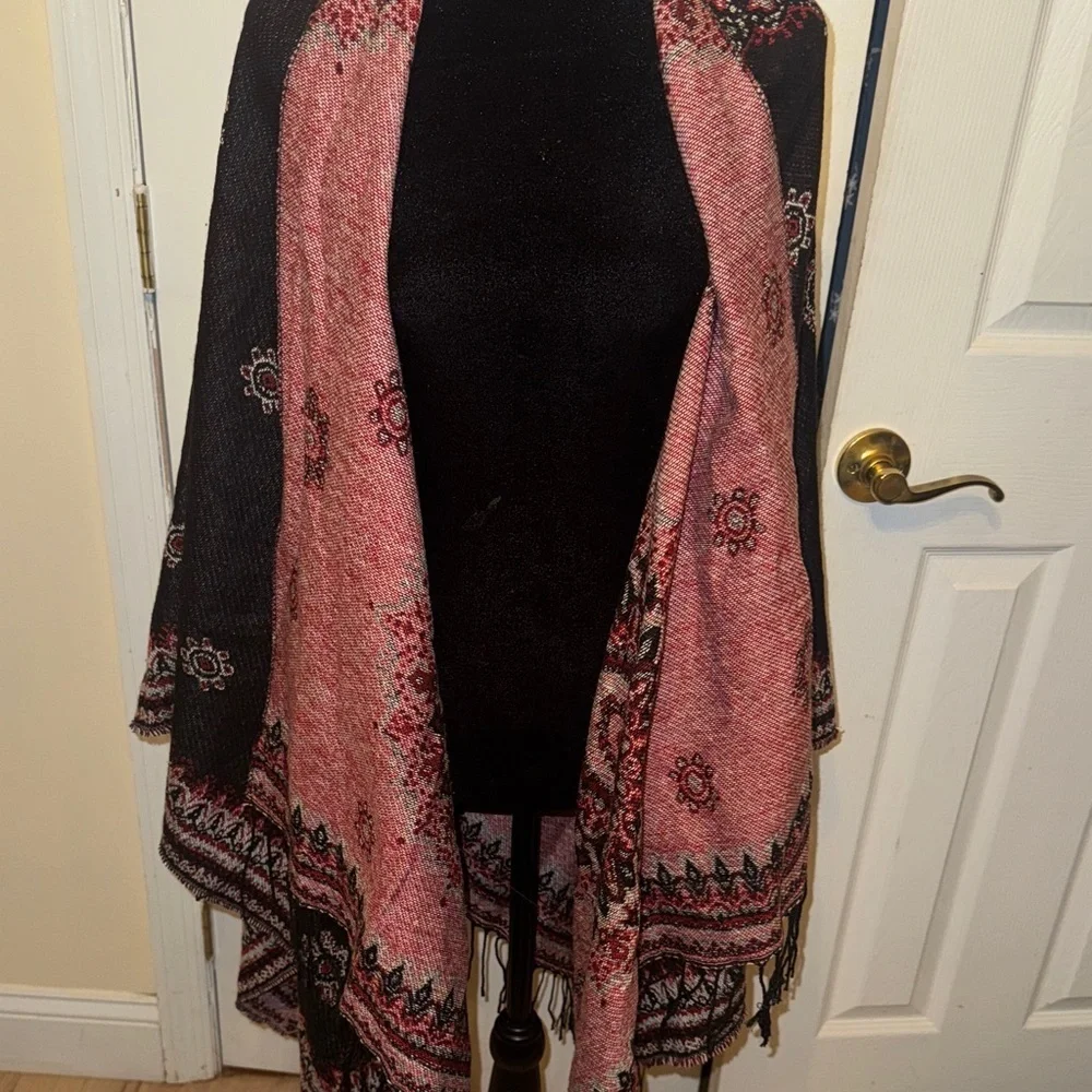 Black and Red Patterned Shawl